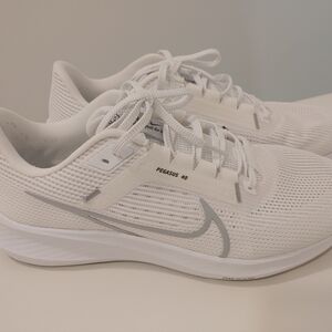 Nike Pegasus 40 Men Size 12 Like New Condition.